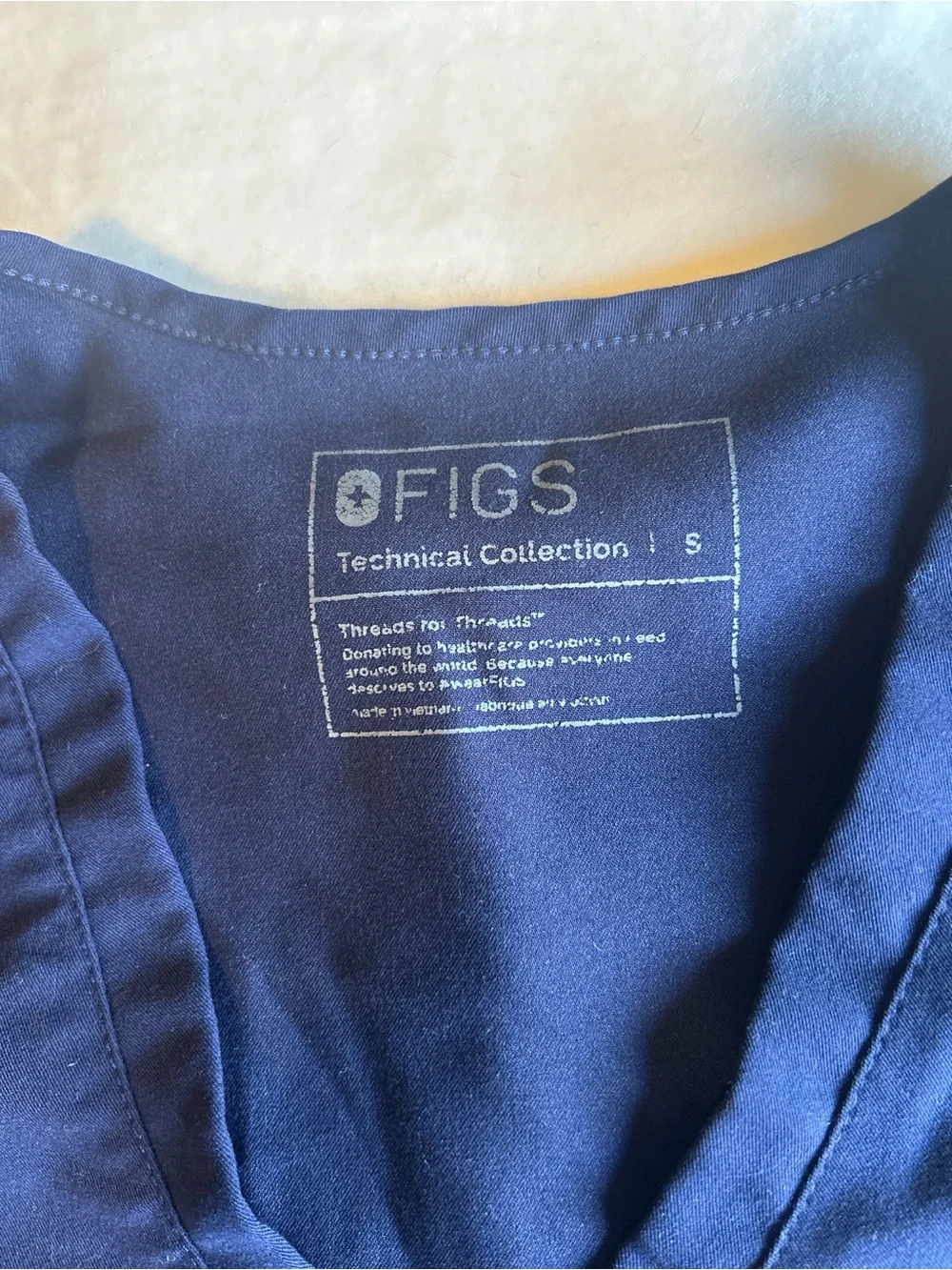 Figs Womens V-Neck 2 pocket Scrub Top in Navy